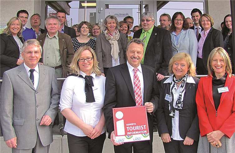 Erste Reihe (v.l.) Christian Robenek, Annette Russo, Hans-Werner Breithausen, Monika Edling und Brigitte Riebold.WT