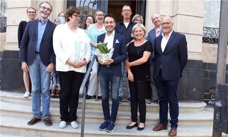 (Erste Reihe v.l.) Superintendent Rolf Stahl, Helga Siemens-Weibring, Oberbürgermeister David Langner, Iris Pfisterer-Dahlem und Pfarrer Albrecht Bähr.Uschi Christmann