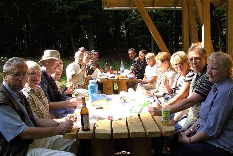 Erste Wanderung mit dem Verkehrsverein nach Gründung des Wanderwegepaten-Projekts.  Foto: Verkehrsverein Vallendar e.V./Archiv
