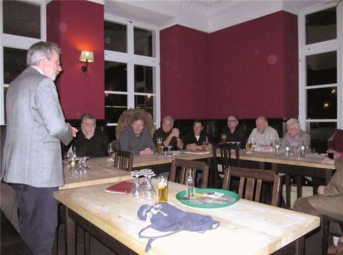 Erster Beigeordneter Dr. Hans-Georg Faust informierte die Mitglieder der FWG Linz bei einer außerordentlichen Mitgliederversammlung über seine kommunalpolitische Vorstellung und Ziele. privat