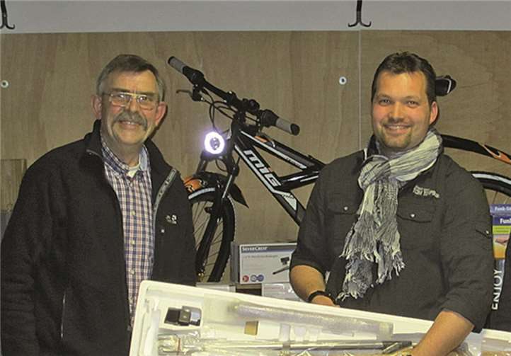 Erster Schießmeister Heinz Breil, Sieger Andreas Sauerborn und Erster Brudermeister Jürgen Rausch (v.li.). privat
