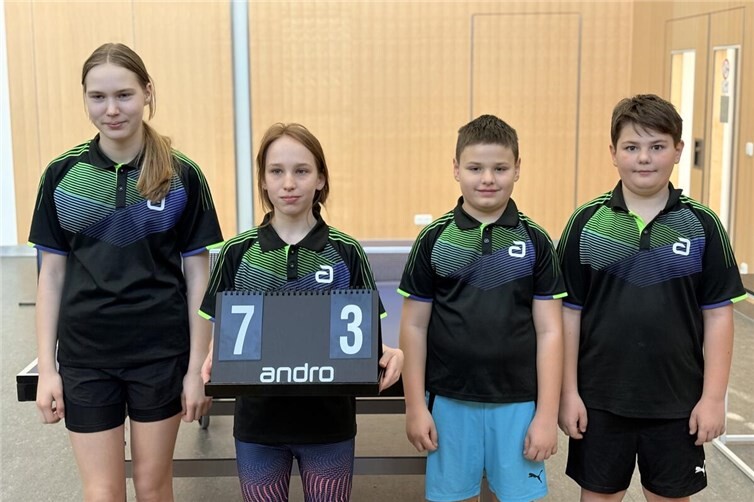 Erster Sieg für die Jugendmannschaft (v. l. S. Schmitz, E. Wirtz, F. Klimek und L. Klimek)