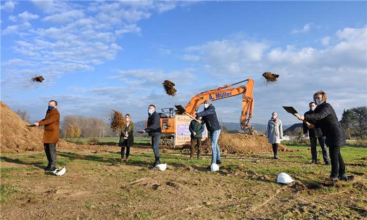 Erster Spatenstich für die Bauarbeiten zur neuen Kindertagesstätte.