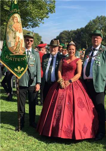 Erstes offizielles Auftreten des neuen Königspaars der Katteneser Schützen in Rietberg. Quelle: St. Sebastianus Schützengilde Kattenes