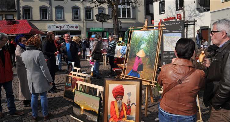 Erstmal ging der neu ins Leben gerufene Kunstmarkt im Herzen der Altstadt während des Stadtfestes „Geysir-Frühling“ über die Bühne. Stadt Andernach/Maurer