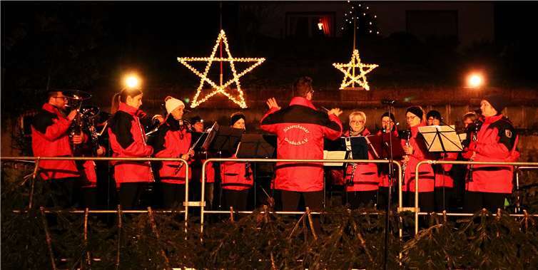 Erstmalig gab das Blasorchester Daubach in diesem Jahr seinem traditionellen Adventstreff als „Daubacher Weihnachtszauber“ einen komplett neuen Rahmen.Fotos: Dieter Wick
