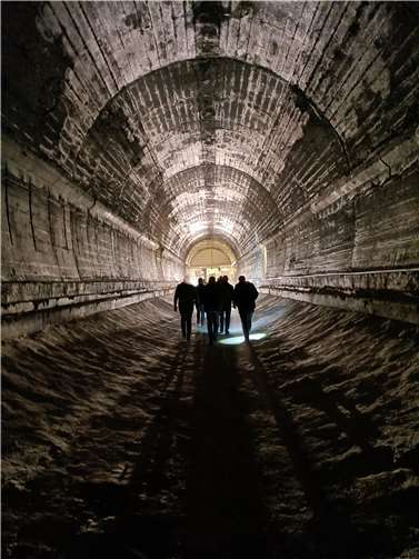 Erstmalig können in der neu angebotenen Führung in der Dokumentationsstätte Regierungsbunker nie gezeigte Bereiche der riesigen unterirdischen Anlage besichtigt werden. Quelle: Dokumentationsstätte Regierungsbunker