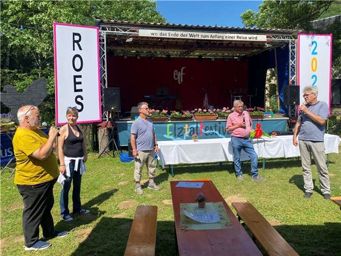 Erstmals Open Air fand die Podiumsdiskussion zu „Kultur auf dem Land“ statt, bei der auch Bartel Meyer und Kulturförderer Hans Peter Röhrig mitwirkten. Quelle: röhrig