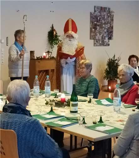Erstmals hatten die kfd und der Pfarrgemeinderat gemeinsam zu einem Seniorennachmittag ins Pfarrheim eingeladen. Foto: privat