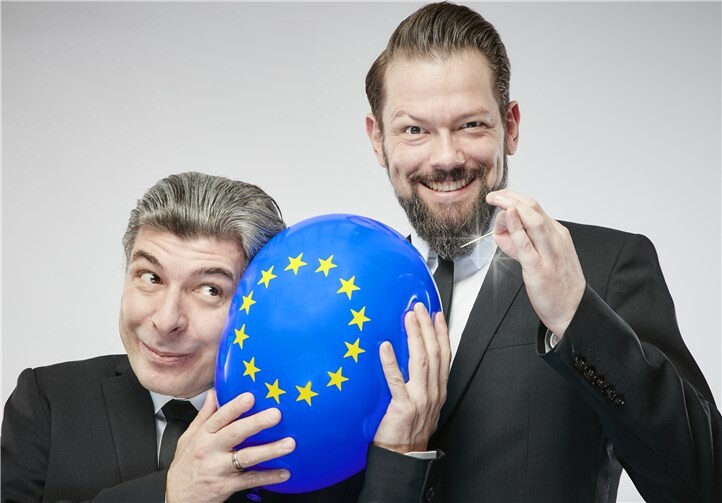 Erstmals nicht nur Weltmusik: Das Kabarettduo ONKEL FISCH beschäftigt sich in Kirburg mit dem Thema Europa. Foto: privat