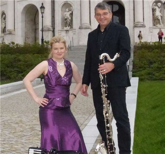 Erstmals spielt das Duo „Sing Your Soul“ mit seiner exotischen Kombination von mehreren verschiedenen Klarinetten und dem Konzertakkordeon ein besonderes Sommerkonzert in der ehemaligen Synagoge Bad Neuenahr-Ahrweiler.Foto: Ralf Salzmann