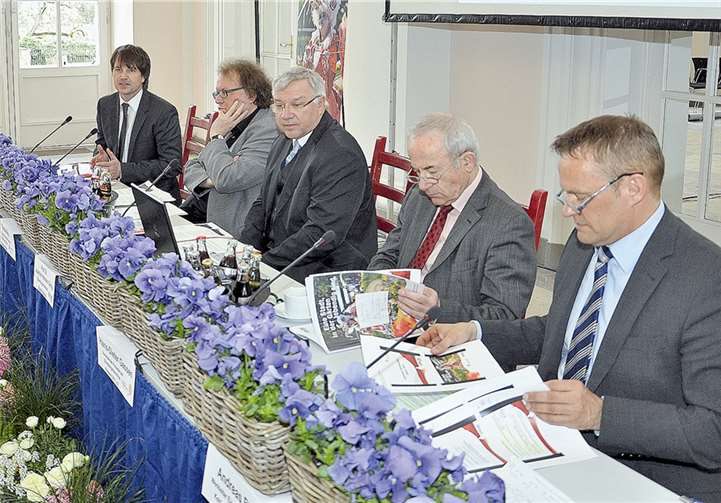 Erwarten eine erfolgreiche Gartenkultur: (v.l.) Rüdiger Dittmar, Thomas Metz, Joachim Hofmann-Göttig, Hans-Dieter Gassen, Andreas Bilo.UKO