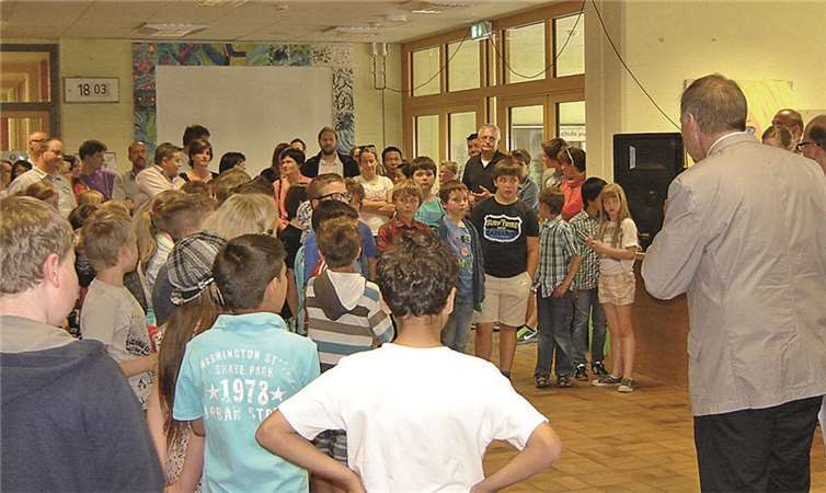 Erwartungsvoll kamen die neuen Schüler/Innen samt Eltern zum Kennenlernabend. privat