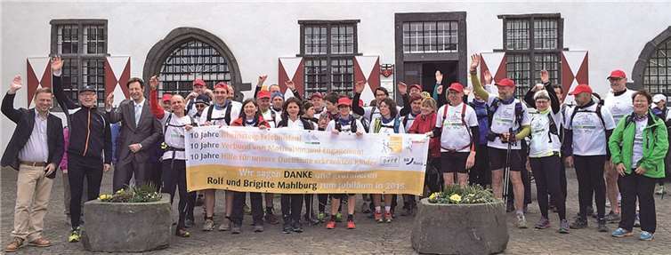 Erwin Rüddel (2.v.l.) nahm Aktiv an dem Spendenlauf teil.Bürgerbüro AK