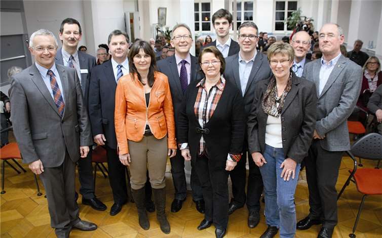 Erwin Rüddel (5. v. l.) im Kreis der übrigen Akteure des Abends. privat