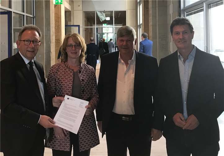 Ein neues Eckpunktepapier Erwin Rüddel (CDU), Tabea Rößner (Grüne), Willi Pusch und Detlev Pilger (SPD) haben sich über das Thema Lärmschutz unterhalten. privat