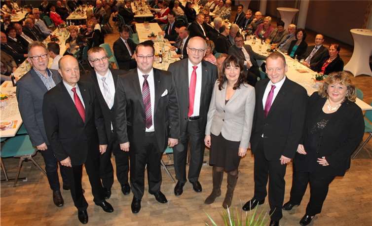Erwin Rüddel MdB, Dr. Adolf Weiland, CDU-Kreisvorsitzender, Dr. Alexander Saftig, Landrat Mayen-Koblenz, Gino Gilles, Vorsitzender des CDU-Stadtverbandes Maifeld, Mechthild Heil, MdB, Gerd Klasen, Bürgermeister der Stadt Polch, sowie Claudia Blotzki, 1. Beigeordnete der Stadt Polch freuten sich, den Vorsitzenden der CDU/CSU Bundestagsfraktion Volker Kauder (4. von rechts) auf dem Neujahrsempfang begrüßen zu können (v.l,).