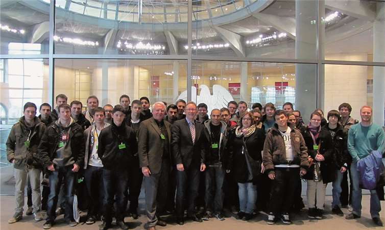 Erwin Rüddel begrüßte die Schüler im Reichtagsgebäude. privat