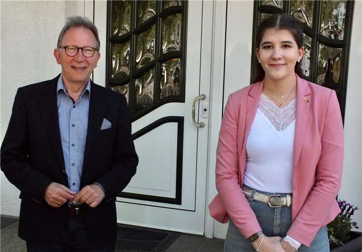 Erwin Rüddel empfing Caroline Brömmelhues nach deren Rückkehr aus den USA. Foto: Reinhard Vanderfuhr / Büro Rüddel