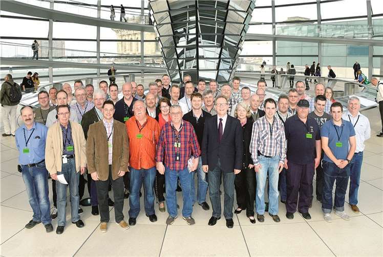 Erwin Rüddel empfing die Wehrleute aus seinem Wahlbezirk im Berlin. Neben Gesprächen stand auch Sightseeing, wie zum Beispiel die Reichtagskuppel auf dem Programmprivat