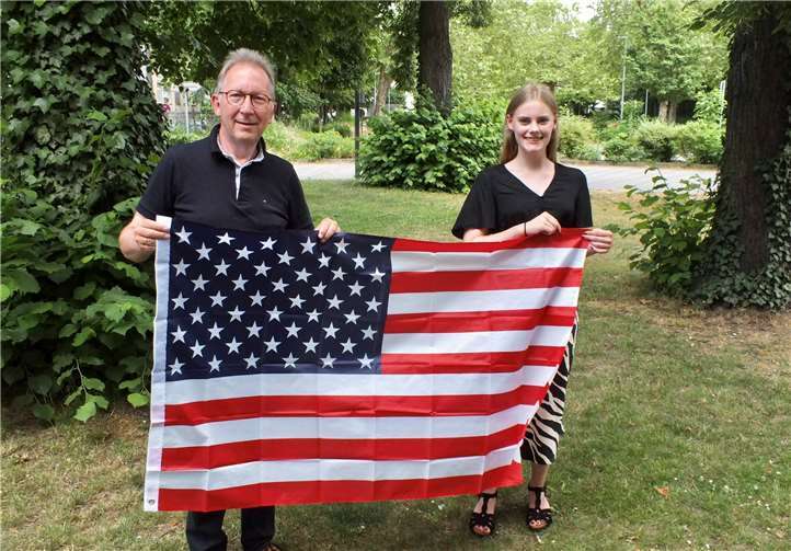 Erwin Rüddel hat die Neuwieder Gymnasiastin Katharina Holterhoff erfolgreich als Stipendiatin des Parlamentarischen Patenschafts-Programms nominiert. Foto: Reinhard Vanderfuhr / Büro Rüddel