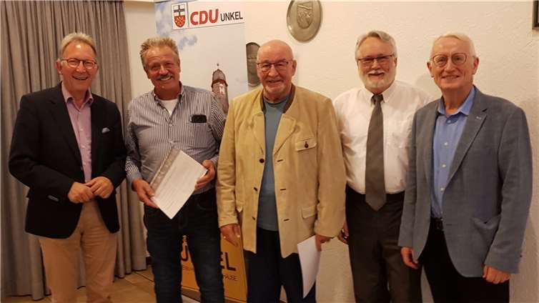 Erwin Rüddel (links) und Wolfgang von Keitz (2.v.r.) ehrten verdiente CDU-Mitglieder. Foto: privat