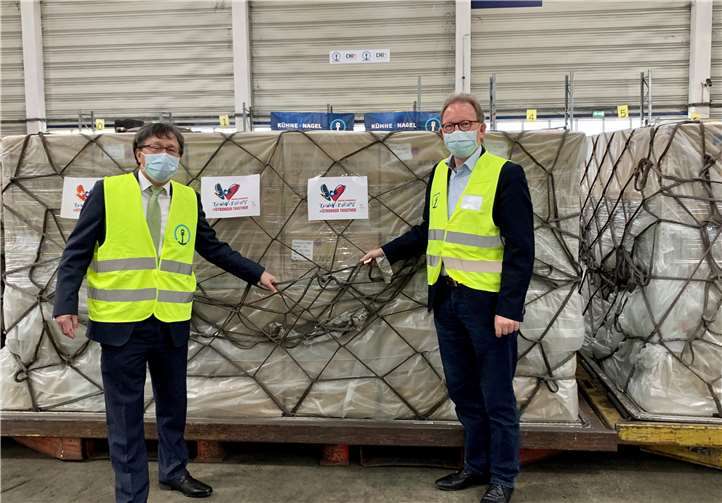 Erwin Rüddel (rechts) danke dem Repräsentanten der Taiwan-Vertretung in der Bundesrepublik Deutschland, Prof Dr. Jhy-Wey Shieh (links). Foto: privat