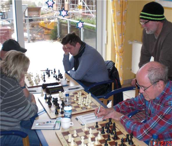 Erwin See (rechts) spielte über sechs Stunden gegen Müller. Foto: privat