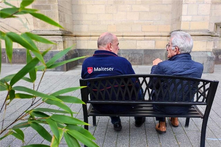 Erzählbank lädt ein Platz zu nehmen