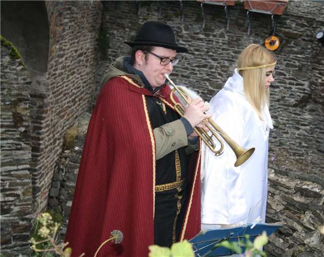 Erzengel Gabriel verkündete zum Klang derPosaune die frohe Botschaft der Geburt Christi.