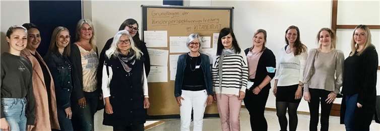 Erzieher und Erzieherinnen aus allen städtischen Kitas und Einrichtungen anderer Träger nahmen das Angebot wahr, um sich auf ihre neue Aufgabe als FaKiPs vorzubereiten. Foto: Stadt Neuwied