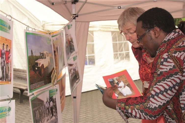 Es besteht eine Partnerschaft mit der Gemeinde Matimba in Ruanda. Man informiert sich und tauscht Bilder aus.