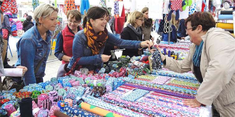 Verkaufsoffener Sonntag zum Startschuss in die Saison Es darf wieder nach Herzenslust geshoppt werden. Foto: Ballas