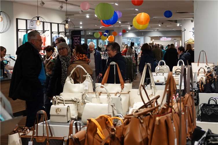 Es durfte nach Herzenslust geshoppt werden.  Foto: DU