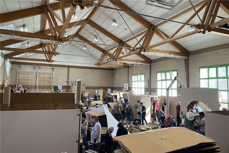 Es entsteht eine Mondstation aus Karton.Foto: privat