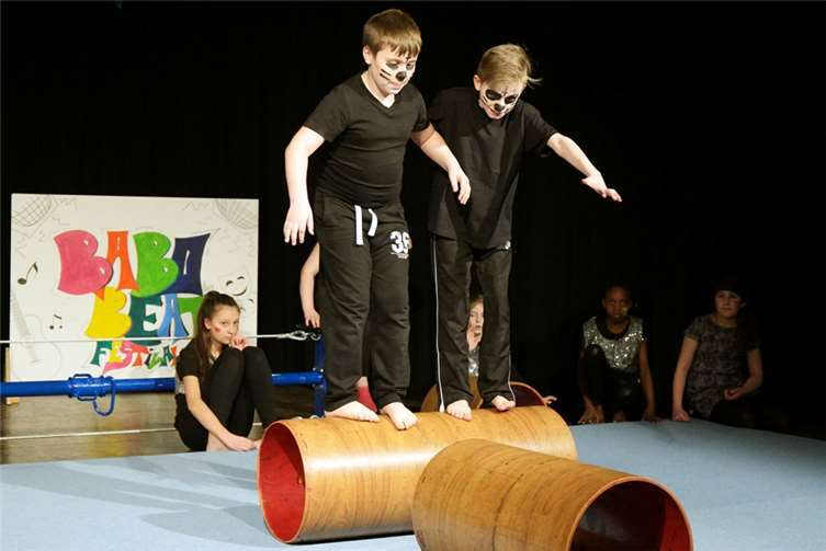 Es erforderte höchste Konzentration auf den wackeligen Rollen vorwärts zu kommen.