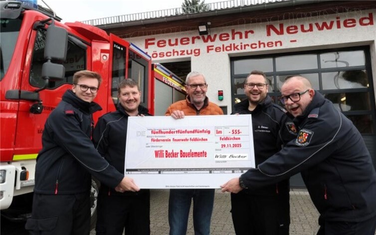 Es freuen sich von links: Yannis Busch, Dominic Zadach, Willi Becker, Oliver Bauer und Stephan-Peter Wiegel.  Foto: Jörg Nibergall