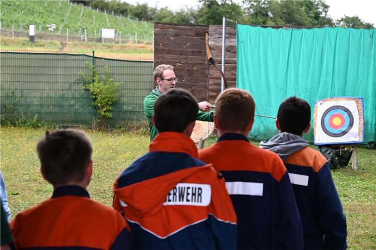 Es gab auch einen Workshop im Bogenschießen in der Römerwelt. Foto: KJFV-Neuwied / Matthias Lemgen