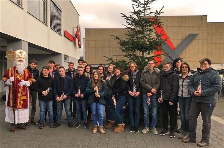 Es gab eine Nikolaus-Überraschung für freiwillige Helfer der Nachmittagsbetreuung und die Schulsanitäter der Boeselager-Realschule. privat