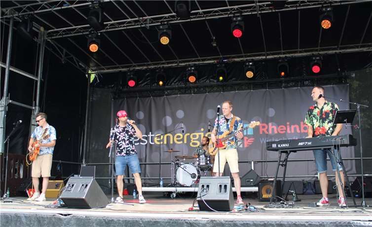 Es gab jede Menge Live-Musik, unter anderem von „The Reindeers“. Fotos: DU