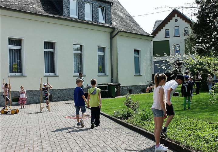 Es gab noch viel Zeit zum Spielen und Toben im schönen Garten des Gemeindezentrums.