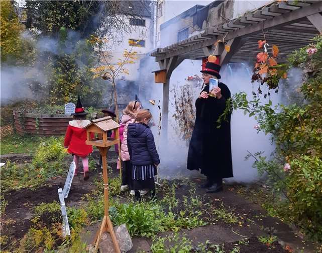 Es gab viel Spaß beim Vorlesen einer Gespenstergeschichte im gruseligen Nebel.Foto: privat
