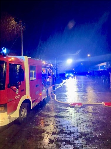 Es galt die Wasserversorgung vom Hydranten aufzubauen.