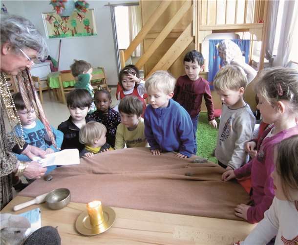 Es gefiel den Kindern sehr und sie lauschten ganz gespannt.