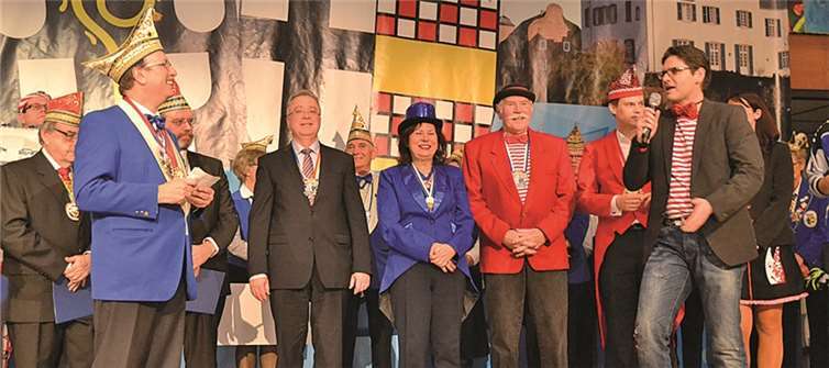 Es geht los: Präsident Werner Hahnenberg mit Bürgermeister Eckhard Maack, Schirmherrin Ilka von Boeselager und Ortsvorsteher Hermann Leuning (v. li.). -RFW-