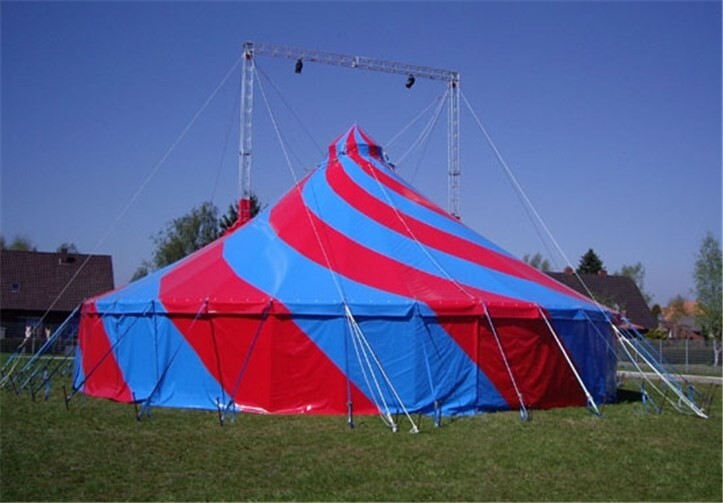 Es geht rund im Zirkuszelt an der Grundschule Nickenich.privat