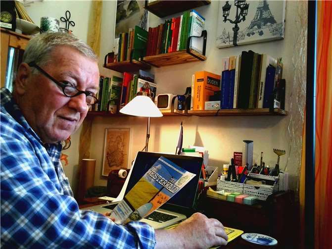 „Es gibt jetzt sehr viel Arbeit, um das Vereinsleben nach dem Ende der Pandemie wieder anzuschieben“, so der neugebackene Vorsitzende des Westerwaldvereins Selters an seinem heimischen Schreibtisch am Tag nach der Wahl. Foto: Westerwald-Verein Selters e.V.