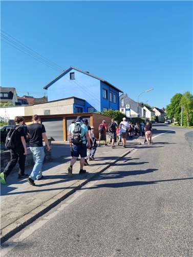 Es ging durch die Straßen und Wälder von Ochtendung.