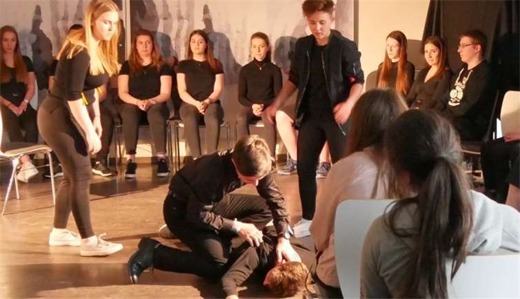 „Es hat großen Spaß gemacht unsere Ergebnissevor anderen Gleichaltrigen zu spielen und sich auch ihre Arbeiten anzusehen“. Foto: privat