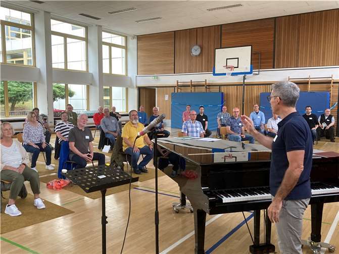 Es hatten sich sechzig Sängerinnen und Sänger für da Seminar angemeldet  Foto: CV Westerwald